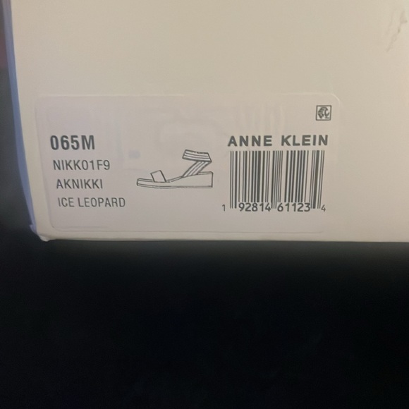Anne Klein Ice Leopard wedge sandal. Size 6.5 - Picture 6 of 6